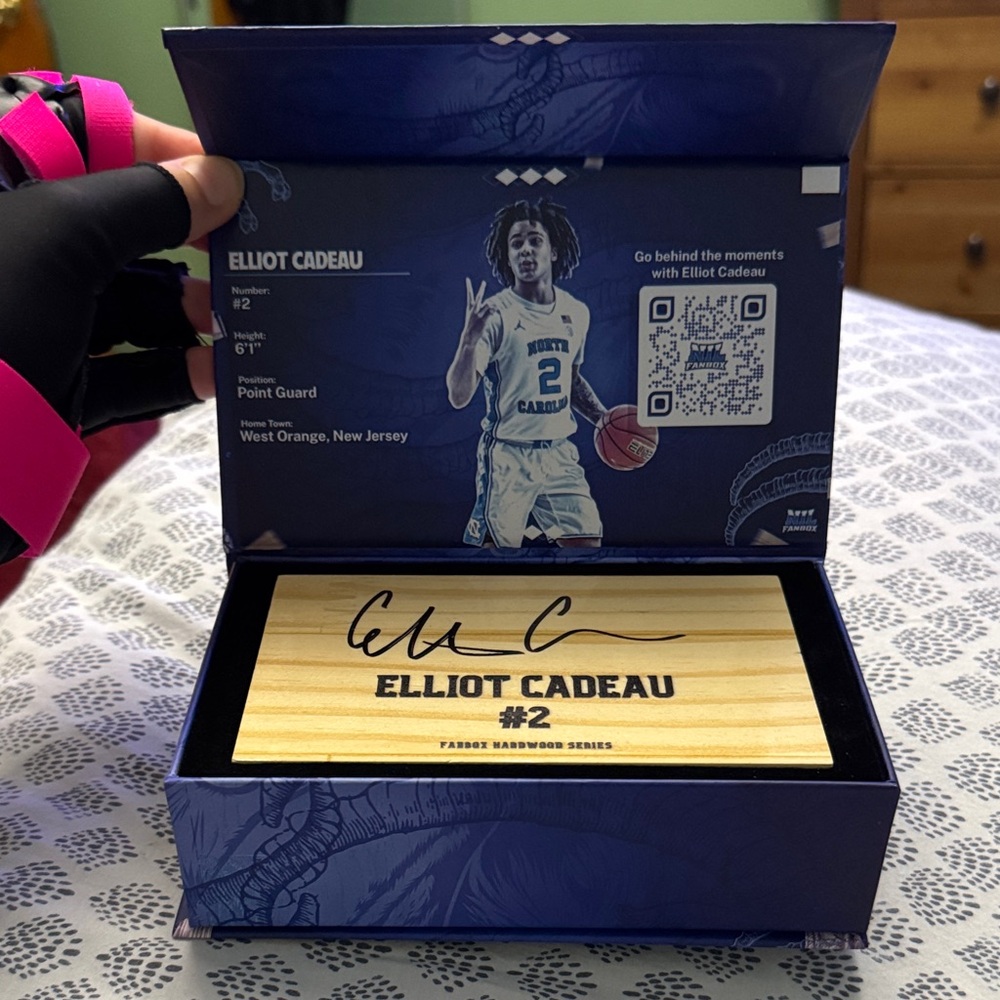 Elliot Cadeau Signed Floorboard North Carolina Tar Heels Autographed, COA